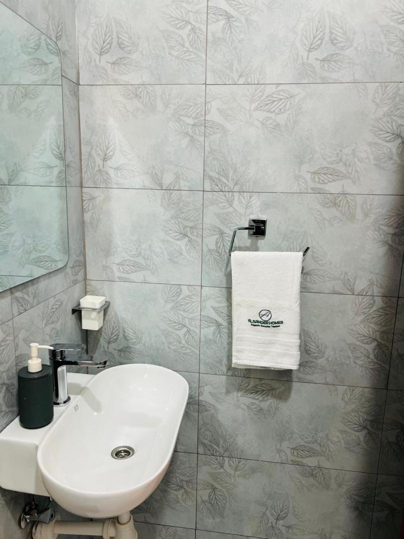 Alsander Homes Raspberry Kampala Luaran gambar